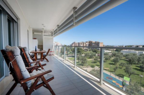 Kind Park - Sleek Apartment with Terrace & Parking